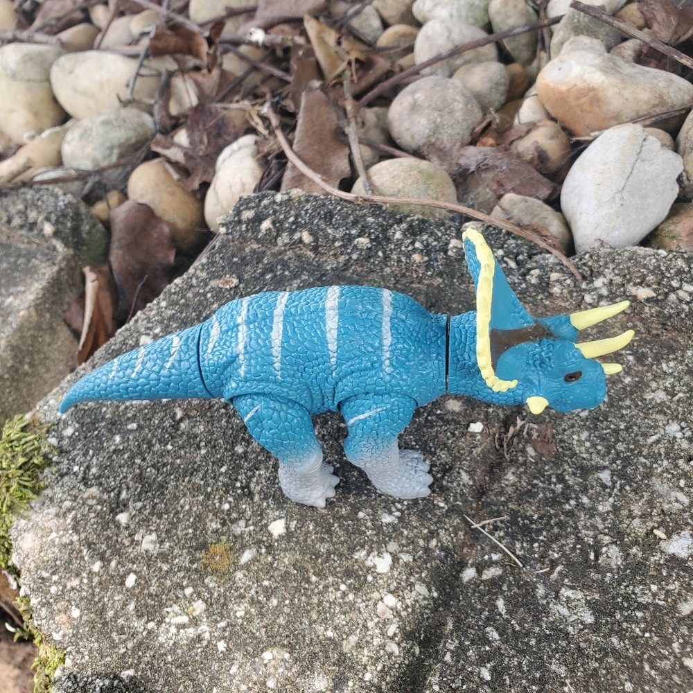 Unbranded Blue Triceratops Plastic  Dinosaur Toy Action Figure 5.5 Inches
